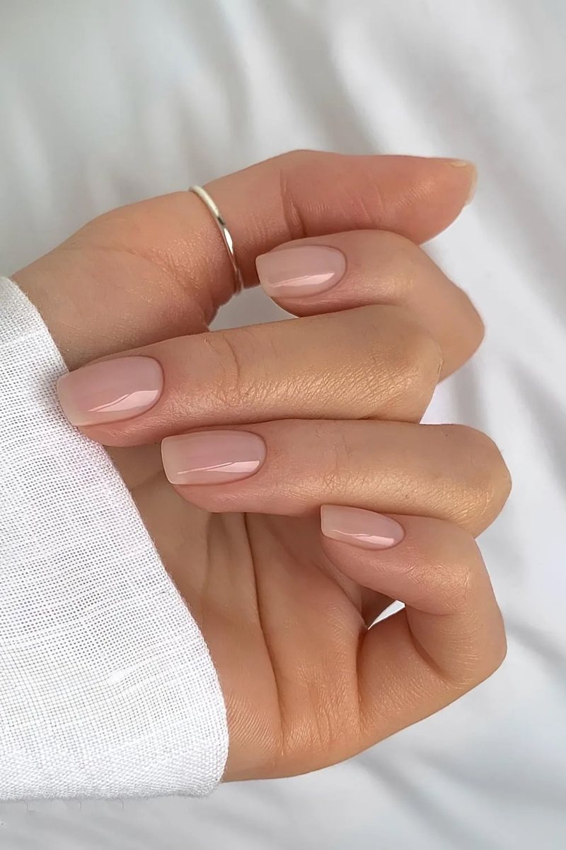 Gel polish sitting flush to a clean cuticle line