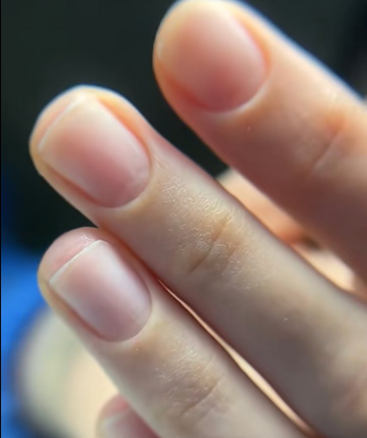 Long-lasting nail set with clean cuticle preparation